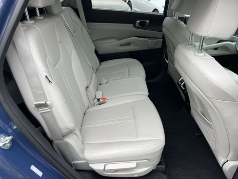 Used 2025 Kia Sorento S w/ Panoramic Sunroof Package image 15