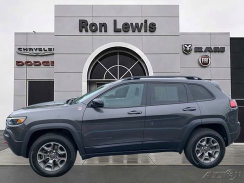 Used 2022 Jeep Cherokee Trailhawk AWD/4WD image 1