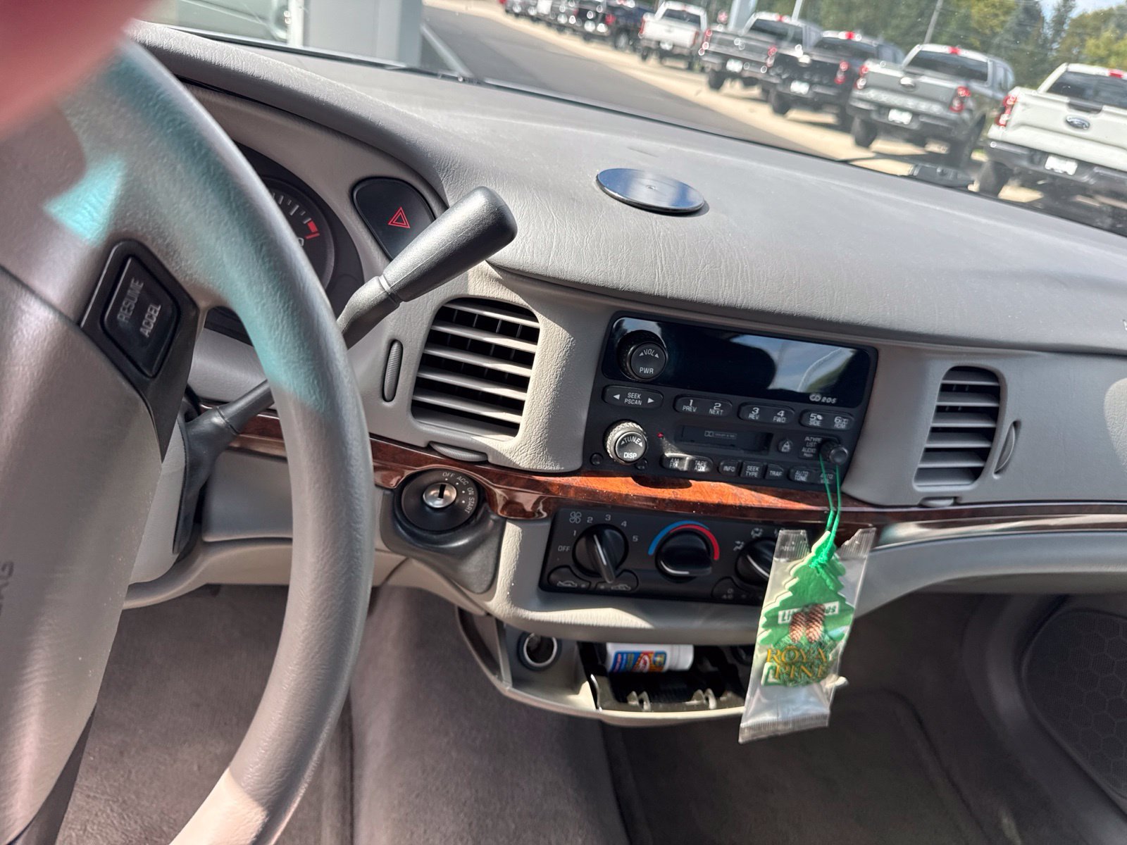 Used 2001 Chevrolet Impala w/ Preferred Equipment Group FWD image 10