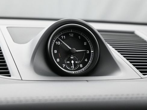 Certified 2025 Porsche Macan image 18