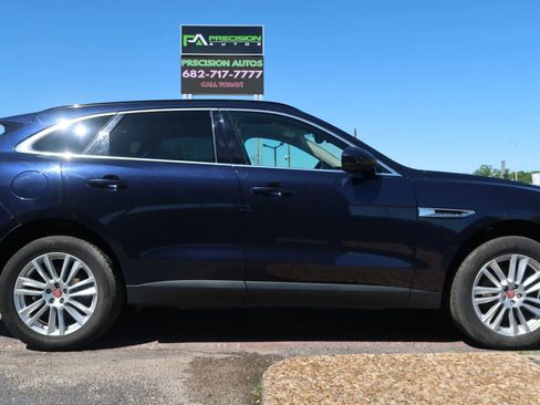 Used 2019 Jaguar F-PACE Prestige image 3