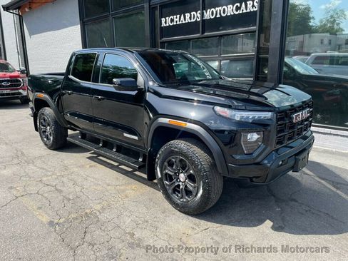 Used 2024 GMC Canyon Elevation w/ Convenience Package AWD/4WD image 1