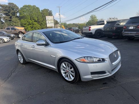 Used 2014 Jaguar XF RWD image 3