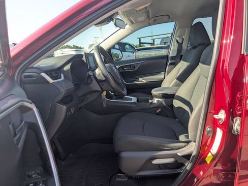 Used 2021 Toyota RAV4 LE FWD image 19