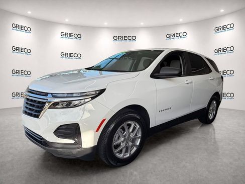 Used 2024 Chevrolet Equinox LS w/ LS Convenience Package FWD image 3