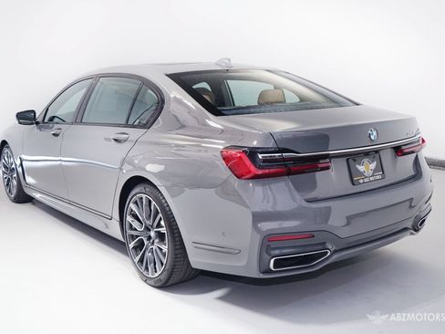 Used 2022 BMW 740i w/ M Sport Package RWD image 5