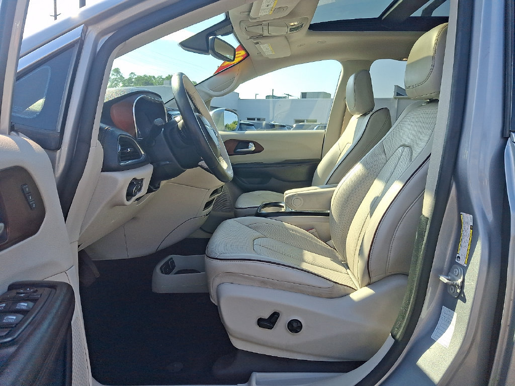 Certified 2020 Chrysler Pacifica Limited FWD image 13