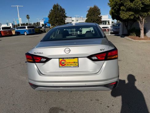 Used 2024 Nissan Altima 2.5 SV image 5
