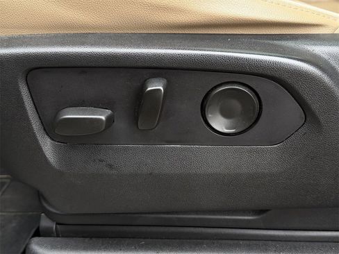 Used 2021 Chevrolet Tahoe Premier w/ Premium Package image 28