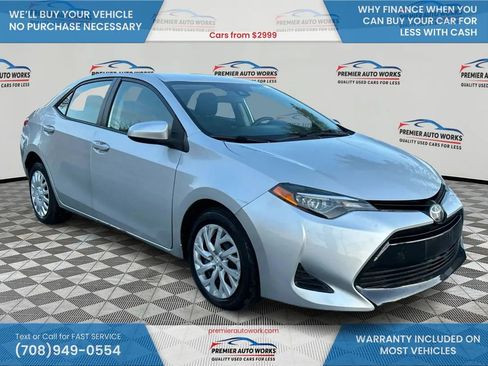 Used 2018 Toyota Corolla LE image 3
