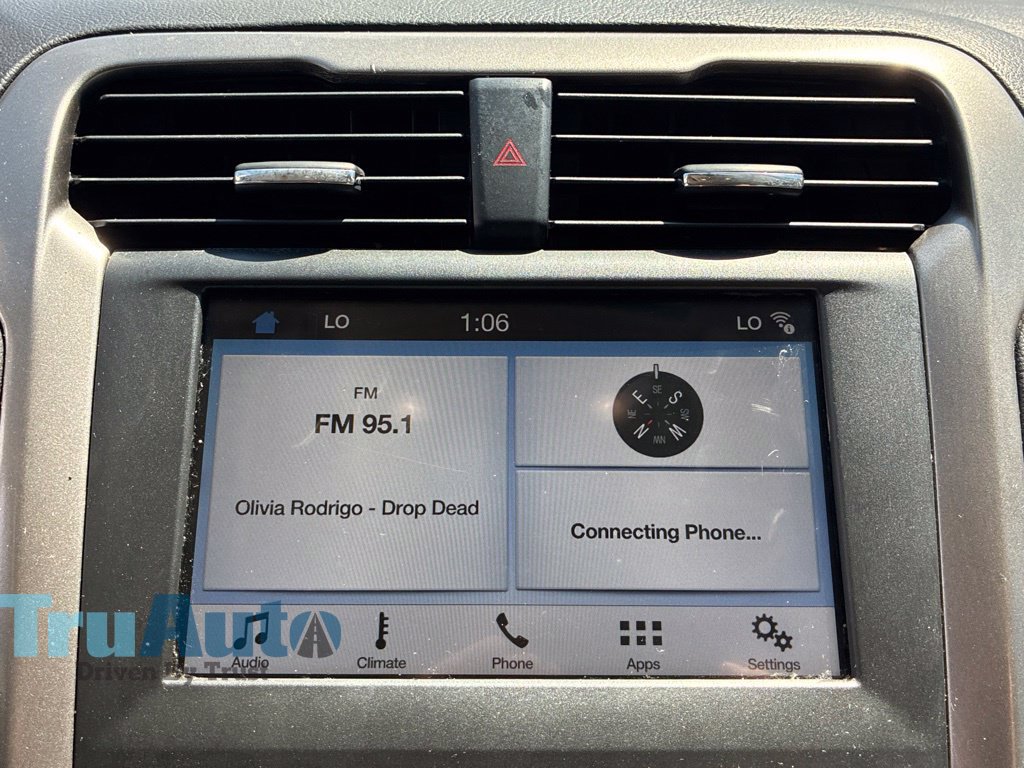 Used 2018 Ford Fusion SE w/ Fusion SE Technology Package FWD image 32