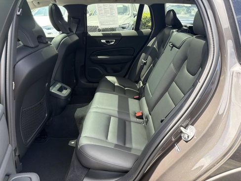 Certified 2025 Volvo V60 B5 Cross Country Plus AWD/4WD image 21