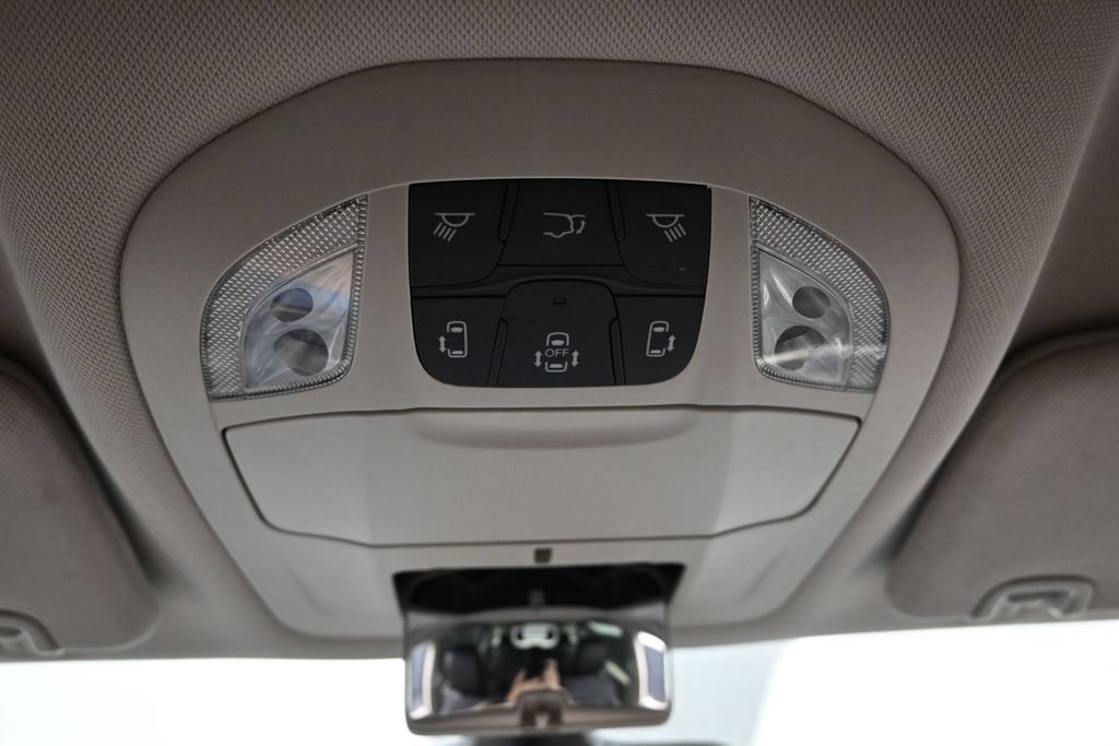 Used 2024 Chrysler Pacifica Touring-L FWD image 42