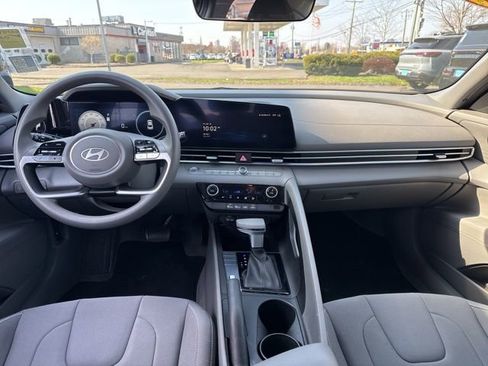 Used 2024 Hyundai Elantra SEL FWD image 9