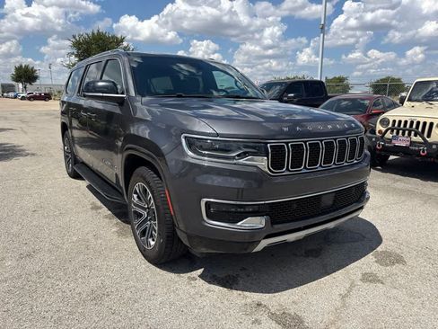Used 2024 Jeep Wagoneer L Series II w/ Flexible Seating Group RWD image 7