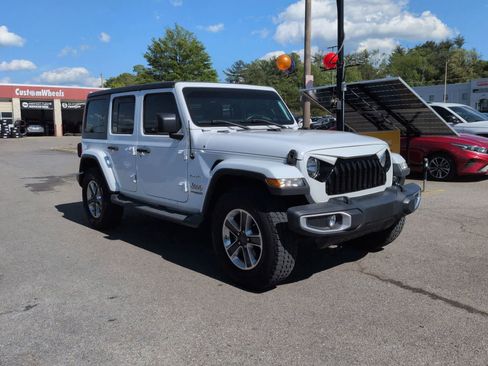 Certified 2018 Jeep Wrangler Unlimited Sahara AWD/4WD image 2
