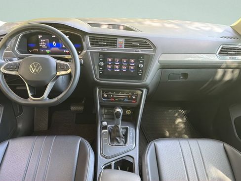 Used 2022 Volkswagen Tiguan SE FWD image 12