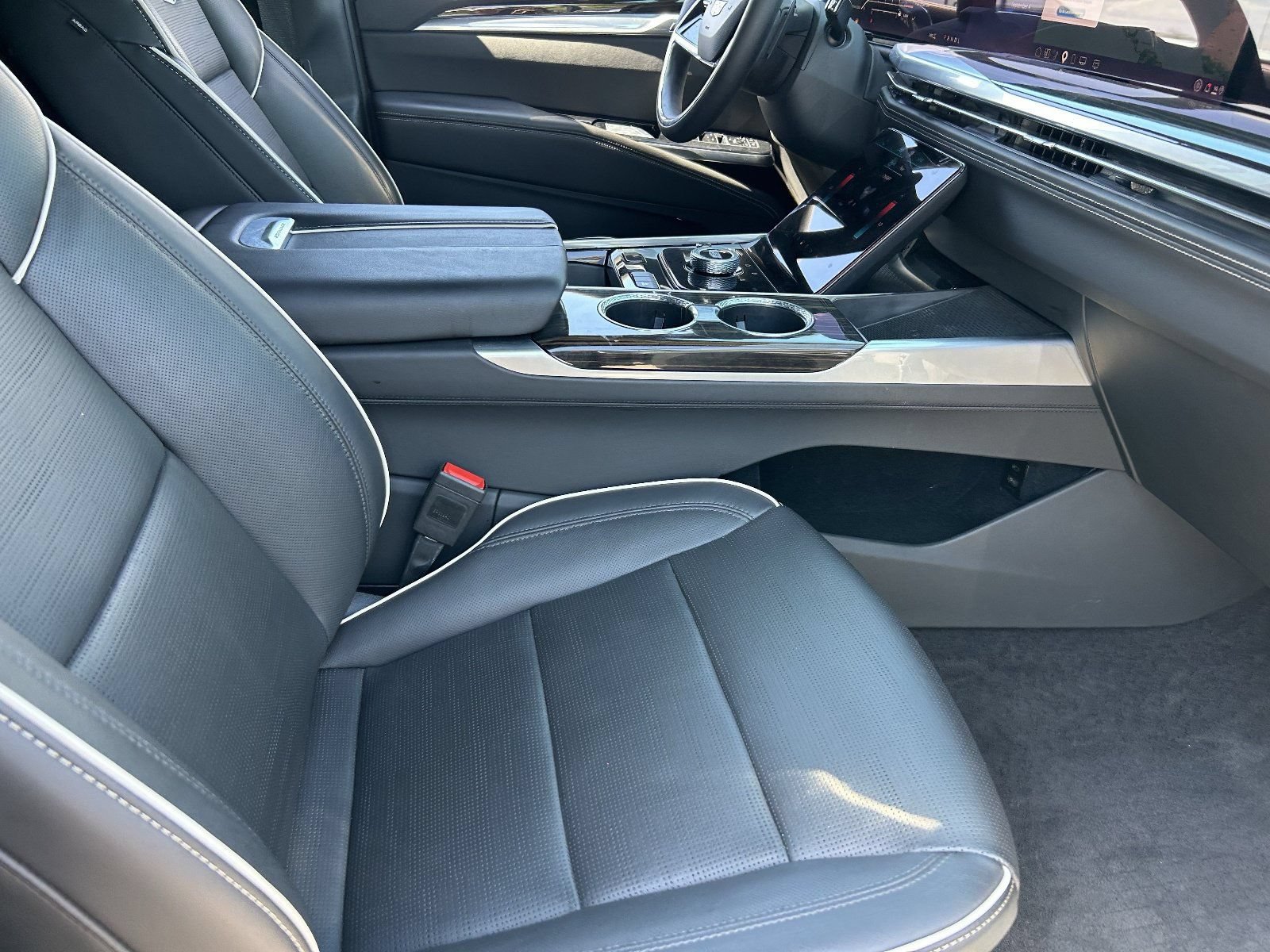 Certified 2025 Cadillac Escalade ESV Premium Luxury w/ LPO, Floor Liner Package AWD/4WD image 12