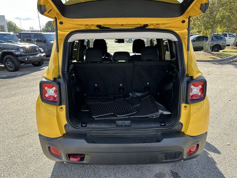 Used 2023 Jeep Renegade Trailhawk image 18