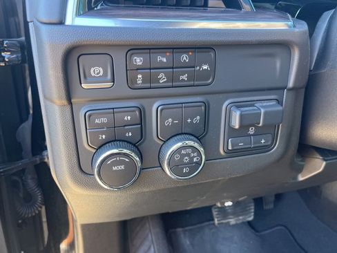 Used 2025 Chevrolet Suburban Z71 w/ Comfort Package image 16