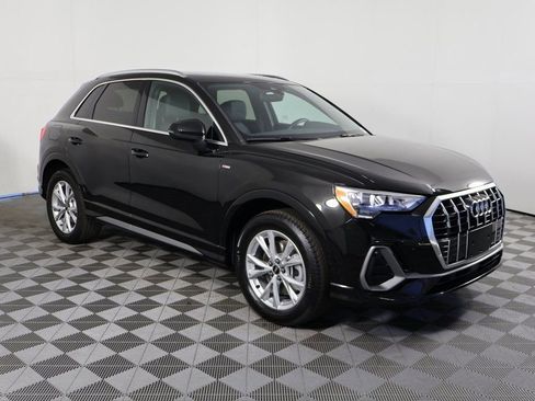 Used 2022 Audi Q3 2.0T Premium w/ Convenience Package image 3