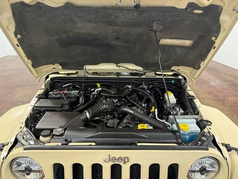 Used 2011 Jeep Wrangler Sahara w/ Connectivity Group AWD/4WD image 17
