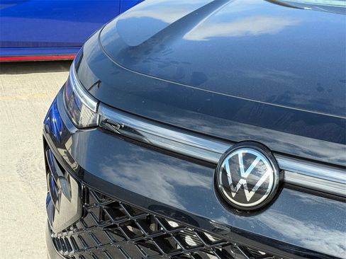 New 2026 Volkswagen Tiguan SE R-Line image 4