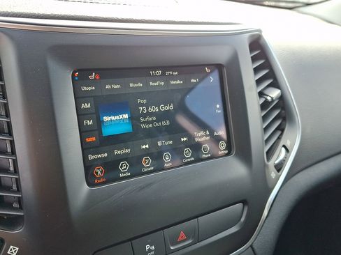 Used 2020 Jeep Cherokee Latitude Plus image 16