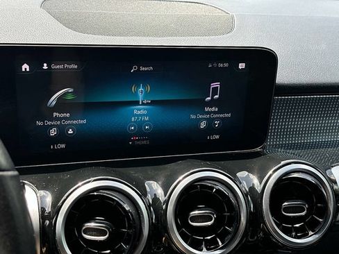 Used 2022 Mercedes-Benz GLB 250 4MATIC image 28