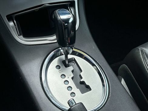 Used 2009 Chrysler Sebring Limited FWD image 31