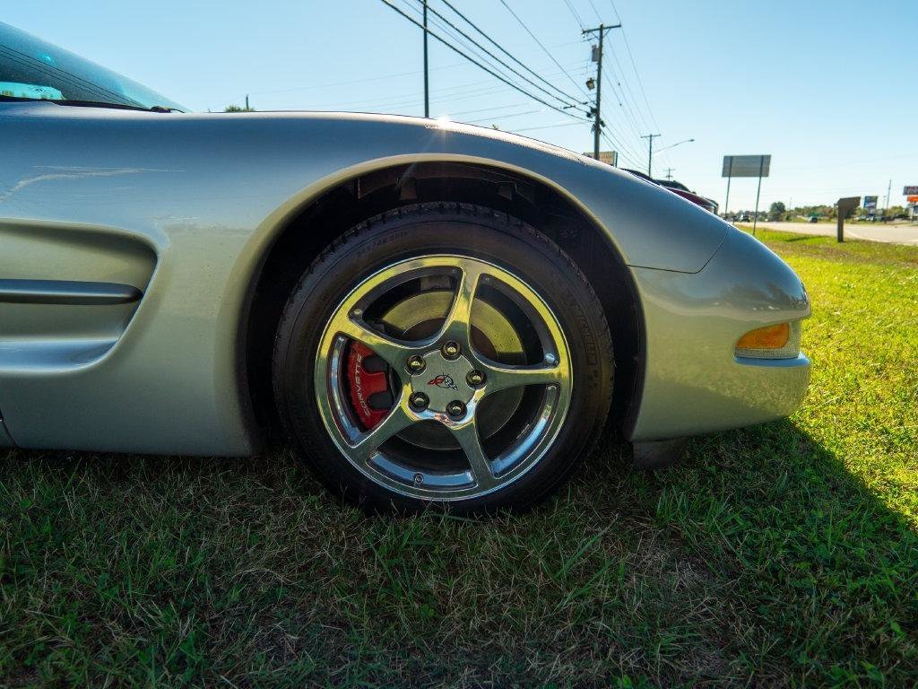 Used 1997 Chevrolet Corvette Coupe w/ Memory Pkg RWD image 8