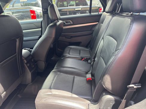 Used 2018 Ford Explorer XLT w/ Equipment Group 202A FWD image 13