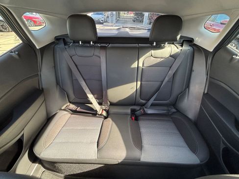 Used 2025 Chevrolet Trax LT image 37