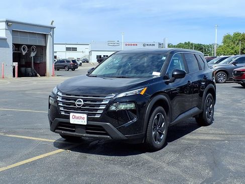 Used 2025 Nissan Rogue SV FWD image 2