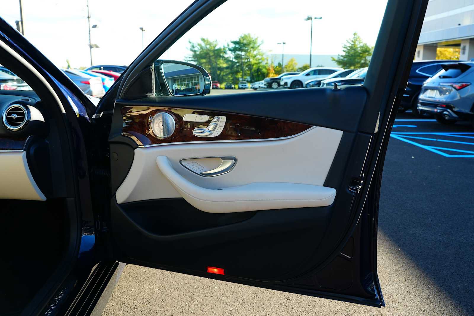 Used 2017 Mercedes-Benz E 300 4MATIC image 29