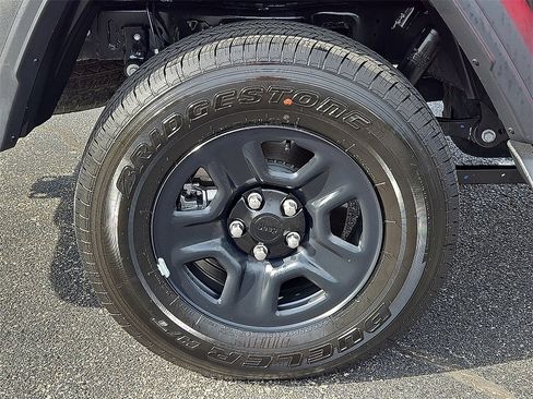 Used 2021 Jeep Gladiator Sport image 7