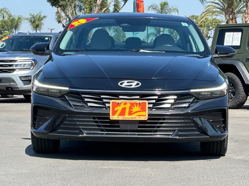Used 2025 Hyundai Elantra Limited FWD image 8