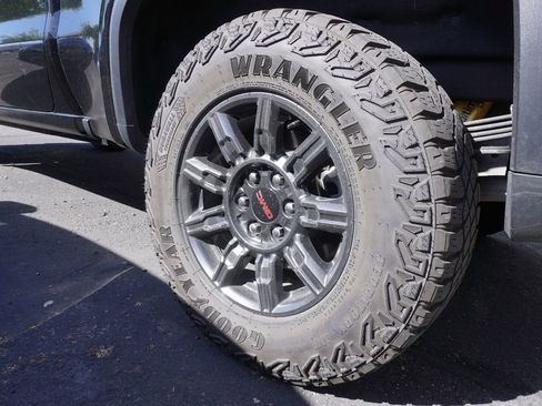 Used 2024 GMC Sierra 1500 AT4X image 6