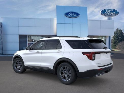New 2026 Ford Explorer Active w/ Active Comfort Package image 4