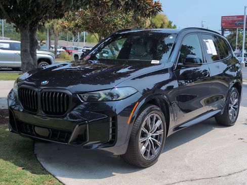 Used 2025 BMW X5 xDrive40i w/ M Sport Package AWD/4WD image 5