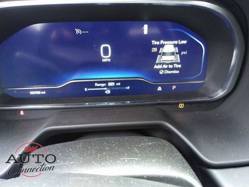 Used 2024 Chevrolet Suburban RST image 13