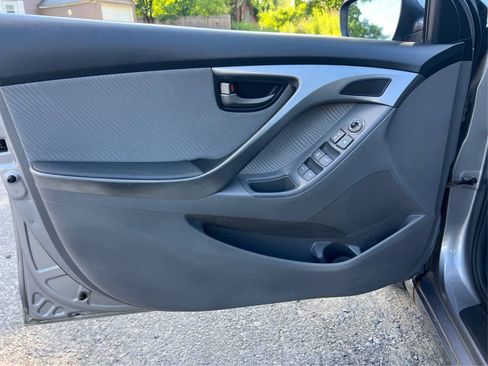 Used 2013 Hyundai Elantra GLS w/ Preferred Pkg FWD image 17
