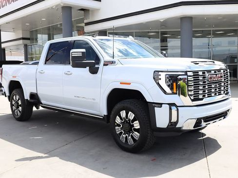 New 2026 GMC Sierra 3500 Denali w/ Denali Reserve Package AWD/4WD image 8