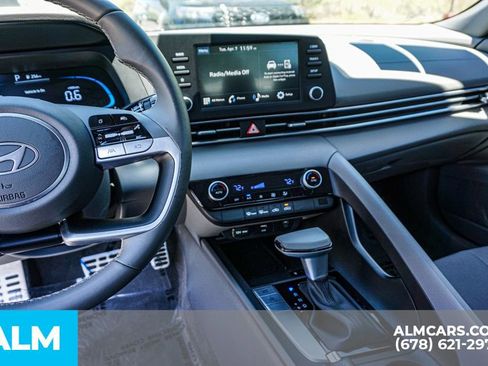 Used 2025 Hyundai Elantra Sport FWD image 32