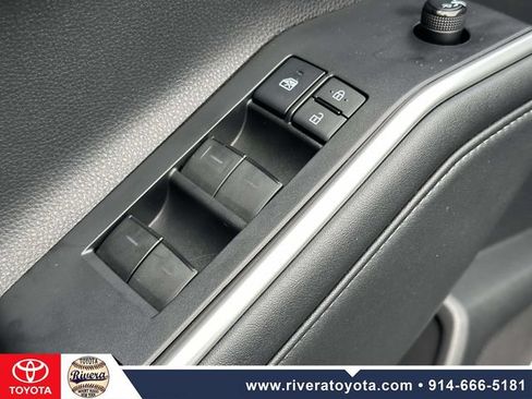 Used 2021 Toyota Highlander XLE AWD/4WD image 26