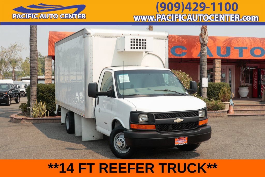 Used 2015 Chevrolet Express 4500 RWD image 1