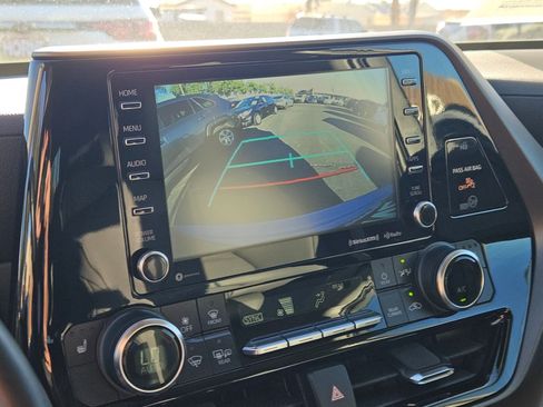 Used 2022 Toyota Highlander XLE image 13