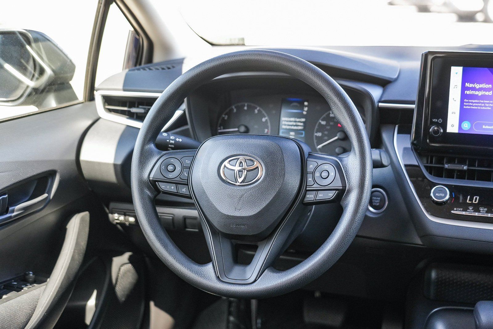 Used 2024 Toyota Corolla LE w/ LE Convenience Package FWD image 15