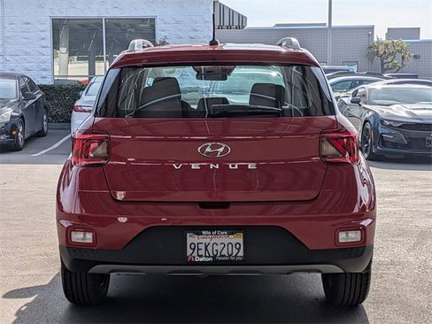 Used 2023 Hyundai Venue SEL image 3