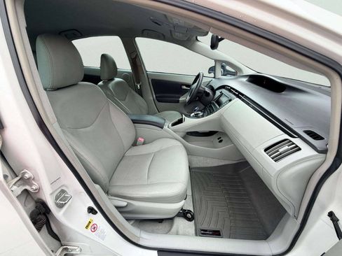 Used 2010 Toyota Prius Five w/ Advanced Technology Pkg FWD image 27